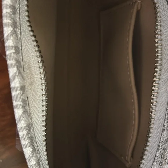 Michael Kors adjustable belt bag - Picture 4 of 6